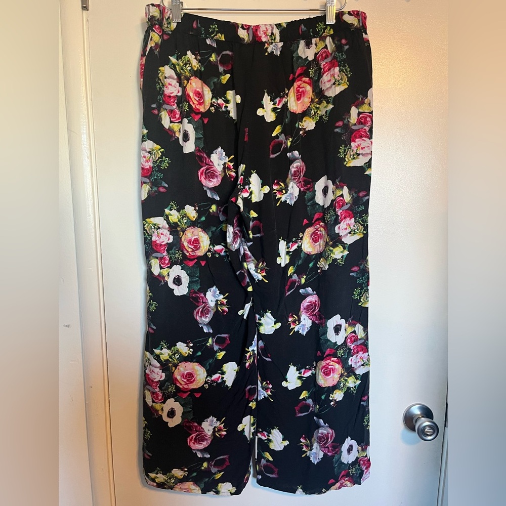 (3/$10) Merona floral wide leg pants - Picture 2 of 4